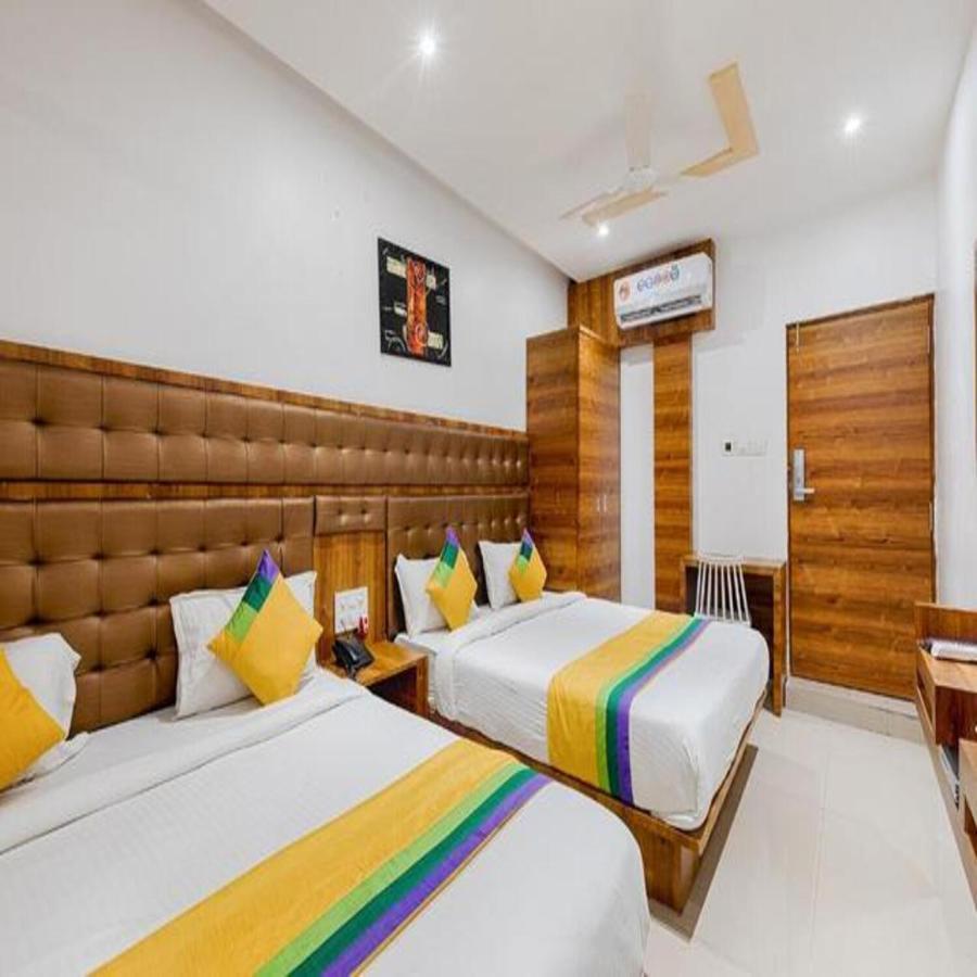 Hotel Riva International Goregaon- Near Nesco Мумбаї Екстер'єр фото